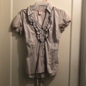 Pin-up style polkadot ruffled button down blouse